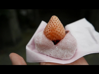 japanese street food zhiben lu bian xiaochi. mochi rice cake made of glutinous rice pounded into a paste, special