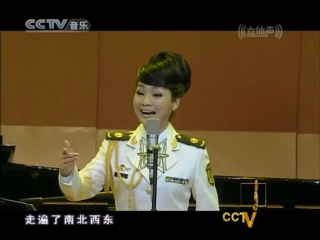 treacherous bangs .. during the song "hometown of beijing", the singer of the military department tang ping, her hair was very let down