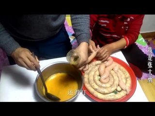 the stories of the village boy zhang deyong. in search of a bride mom teaches how to make sausage (01)...