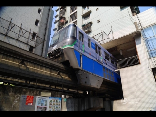 monorail through a residential building in the city of chongqing (mountain of god) built the most unique railway for light rail