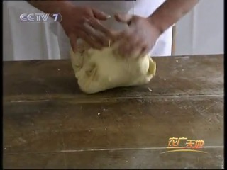 puff buns with beef and sesame.