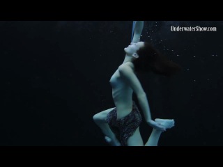 underwatershow - adriana 2. teen gets naked underwater