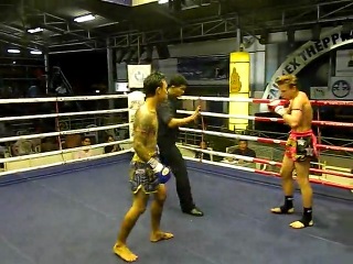 dad filming his son's fight in thailand. father's comments are priceless)))) [censored]